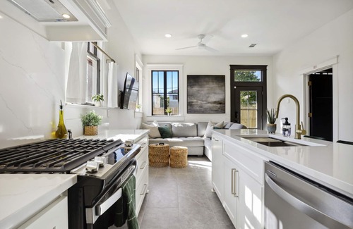 Roseland Terrace Historic District House | Upscale Garden District Stunner Near LSU/Downtown - Sleeps 8