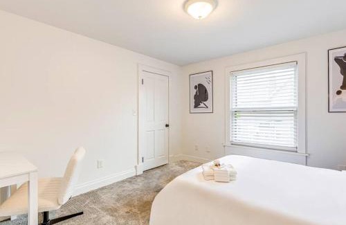 Detroit - Shoreway House | Upscale Historic Home near Downtown, Hall of Fame, Beach, Arenas