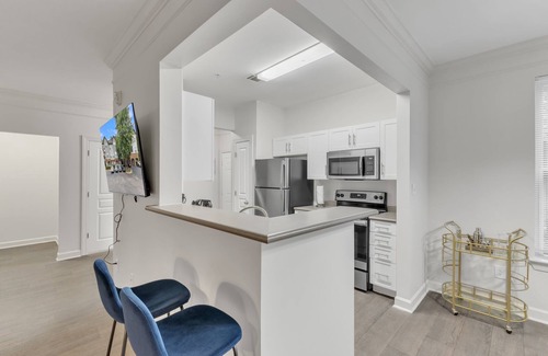 Southwest Raleigh Apartment | Upscale King 2BR Suite Mins to Downtown Raleigh!