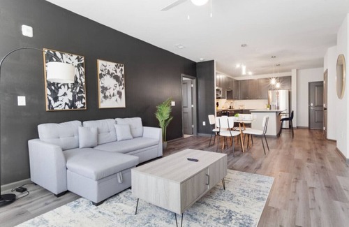 North Raleigh Apartment | Upscale King 3 Bed Suite—in North Raleigh!