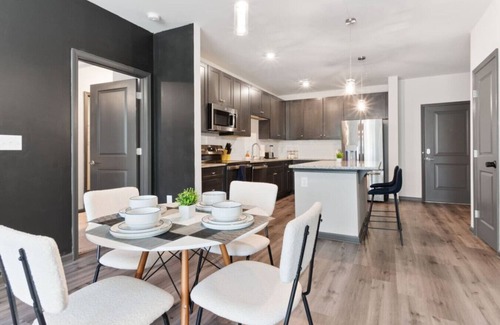 North Raleigh Apartment | Upscale King 3 Bed Suite—in North Raleigh!
