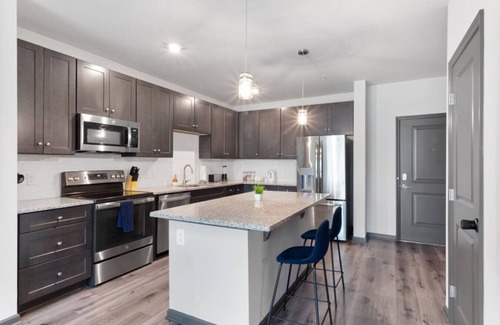 North Raleigh Apartment | Upscale King 3 Bed Suite—in North Raleigh!
