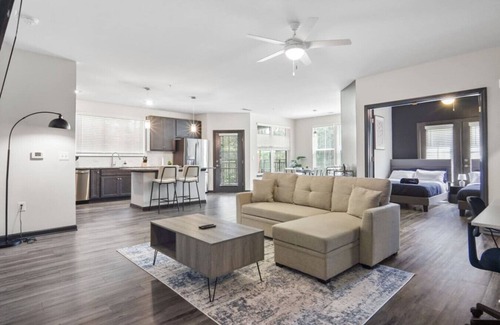 North Raleigh Apartment | Upscale King 5 Bed Suite—in North Raleigh!