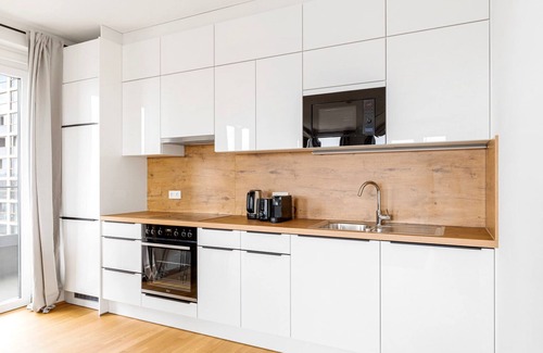 Erdberg Apartment | Upscale Landstraße 2BR w/Playground & Pool, nr Erdberg, by Blueground