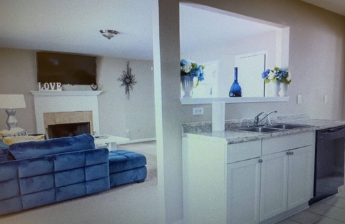Conley House | Upscale Modern Home in Very Discreet Neighborhood Near Downtown