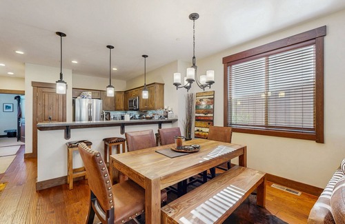Truckee House | Upscale Modern Townhome with Pool, Spa and Sauna Access