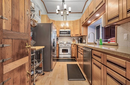 Guerneville House | Upscale Redwood Cabin on Creek - 2 Master Bedrooms, Fireplace - Dog friendly.