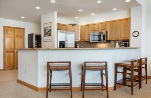 Highlands Townhomes Condo | Upscale Ski In/Out Condo! Beautiful Views!