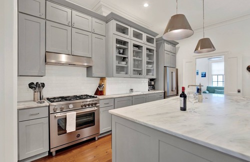 Savannah Victorian District House | Upscale Townhome & Carriage House in Savannah, Steps to Forsyth Park, sleeps 11