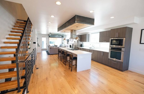 Sloan Lake House | Upscale Townhome in SloHi, Minutes From Downtown, 4BR, Kid Friendly