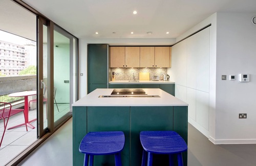 Poplar Apartment | Upscale two-bedroom home in a Brutalist Setting