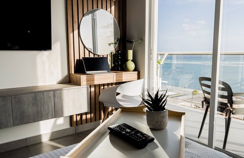 Oranjestad Condo | Upscaled and modern OCEANFRONT apartment