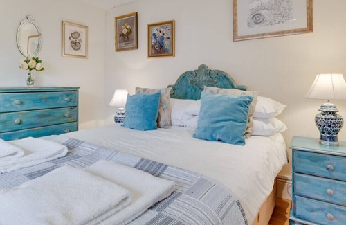 Colyton House | Upside Down Cottage - One Bedroom House, Sleeps 2
