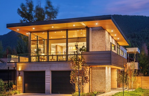 Jackson House | Upside Down East Jackson Brand New w/Chef's Kitchen & Hot Tub on Rooftop Deck