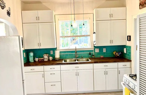 Hot Springs House | Upstairs @ Courthouse Square - Quirky