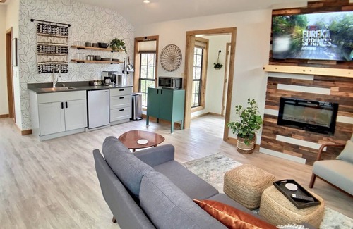 Eureka Springs Historic District Apartment | Upstairs Studio for two, King Sleep Number Bed