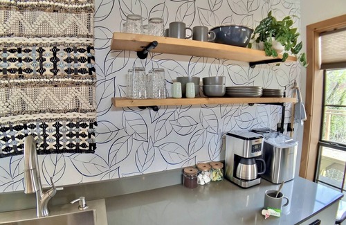 Eureka Springs Historic District Apartment | Upstairs Studio for two, King Sleep Number Bed