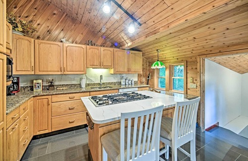 Elka Park Cottage | Upstate Hideaway by Hiking & Hunter Mountain!