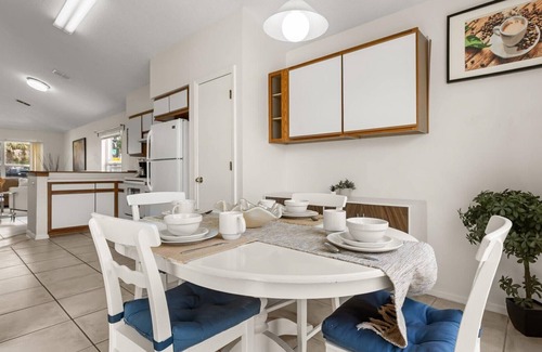 Chatham Park House | Upstay 3BR Family-Friendly, Stylish Retreat w Patio