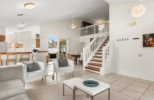 Chatham Park House | Upstay 3BR Family-Friendly, Stylish Retreat w Patio