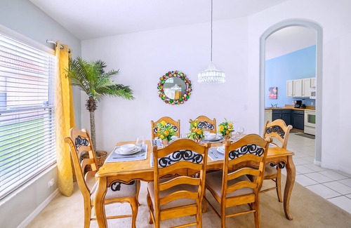 Solana House | Upstay: Family Resort Home w Pool, BBQ & Game Room