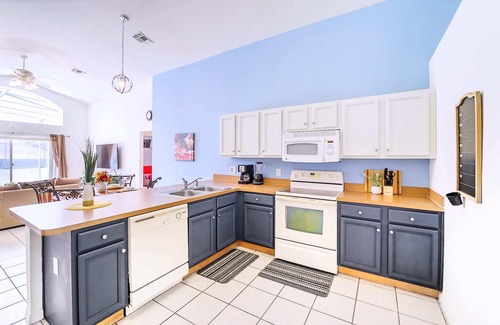 Solana House | Upstay: Family Resort Home w Pool, BBQ & Game Room