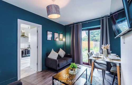 Wolverhampton House | Upto 20% off | Sleeps 8 | Families | Free parking