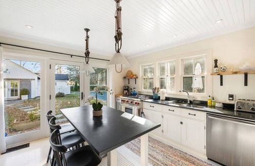 Bellport House | Upton House Bellport Village