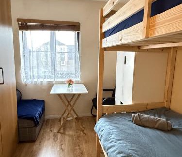 Boleyn Apartment | Upton Park - House