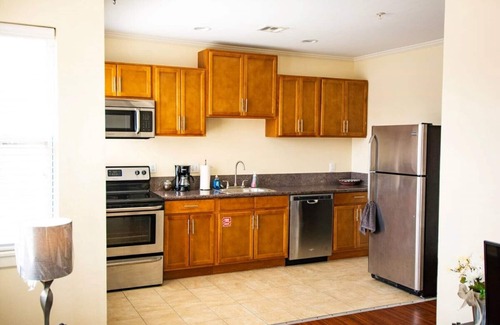 Midtown Apartment | ✅ Uptown 23rd District ☘ Walkable80 & Fast WiFi