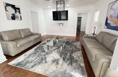 Central Carrollton Association House | Uptown 4 Bedroom Home