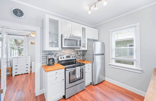 St. Augustine House | Uptown Escape – Sleeps 6, Pet & Family Friendly