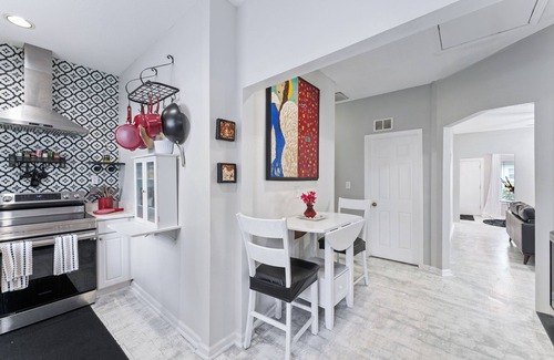 Historic Uptown House | Uptown Flamingo Bungalow Downtown St Pete Walk to Crescent Lake Park