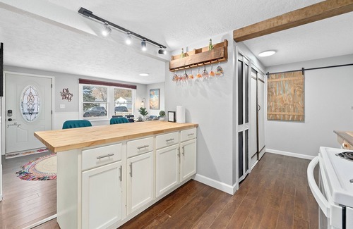 Sioux Falls House | Uptown Funk- A Charming Retreat Near the Event Center