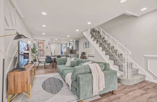 Olney-Oak Lane House | Uptown Gem - Comfort. Cleanliness. Character!