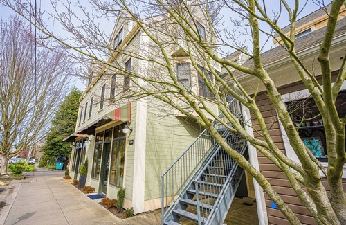 Port Townsend Condo | Uptown Loft: walk to everything! Monthly rental in the heart of Port Townsend
