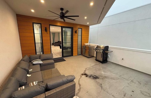 Poverty Ridge House | Uptown!