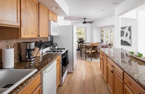 Uptown Sedona Apartment | Uptown Vista! Stylish 5BR with Red Rock Views