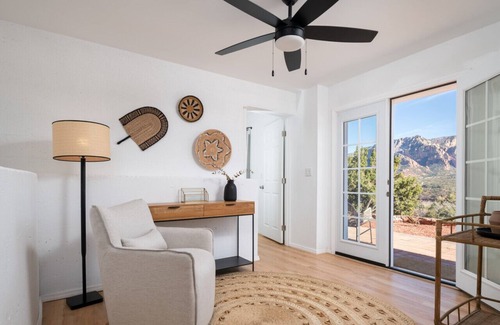 Uptown Sedona Apartment | Uptown Vista! Stylish 5BR with Red Rock Views