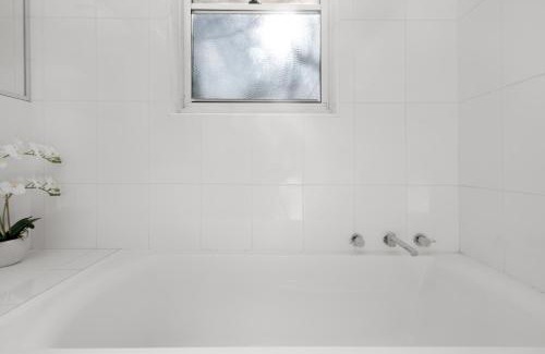 West Bathurst House | "Uralla" Lovely house with pool