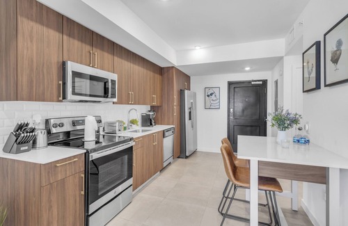 Overtown Apartment | Urban 1 Bed Oasis Near Brickell W/Free Parking