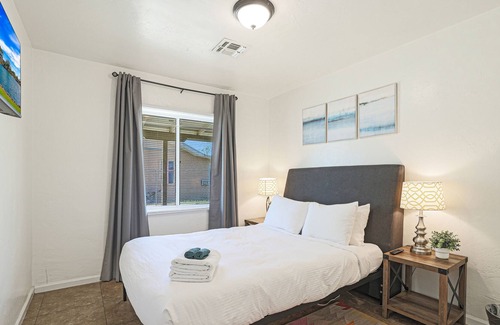 Governmental Mall Apartment | Urban 2BR Apt, Mins to Airport, DT Phoenix + Wifi