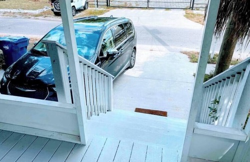 North Hyde Park House | Urban Bungalow @North-Hyde-Park. Walk to UT & SoHO