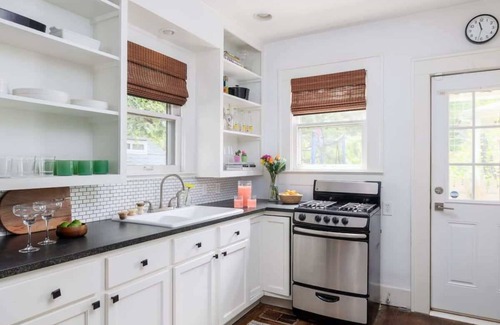 East Cesar Chavez House | Urban Charm in East Austin – Minutes to Downtown, BBQ, & More!