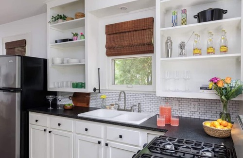 East Cesar Chavez House | Urban Charm in East Austin – Minutes to Downtown, BBQ, & More!