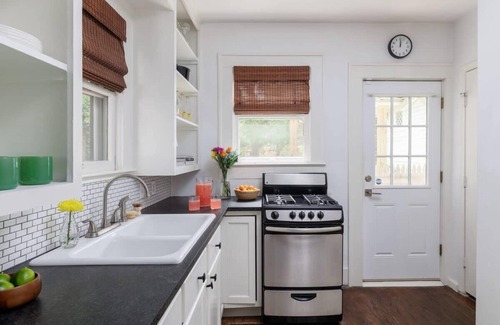 East Cesar Chavez House | Urban Charm in East Austin – Minutes to Downtown, BBQ, & More!