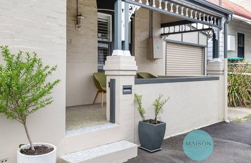 Wickham House | 'Urban Chic on Grey' - 3 Bedroom Retreat in Wickham