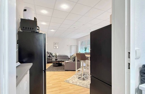 Gaisburg Apartment | Urban Chic | Sleeps 5 | Balcony