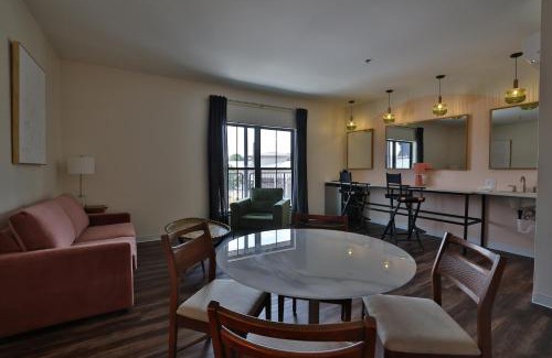 Edwardsville Hotel | Urban Collective Boutique Hotel