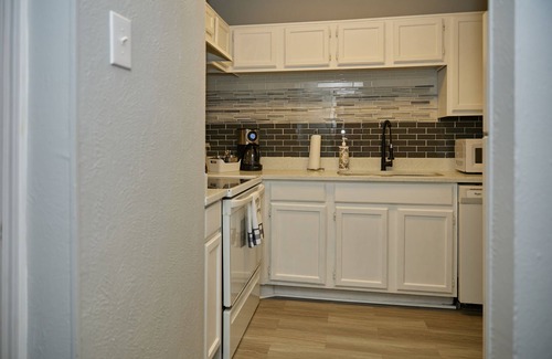 Far North Dallas Condo | Urban, cozy living on Far North Dallas, Condo Pet-Friendly